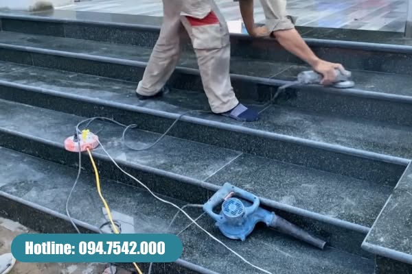 Đá granite tự nhiên ốp mặt bậc cầu thang bền đẹp cho công trình