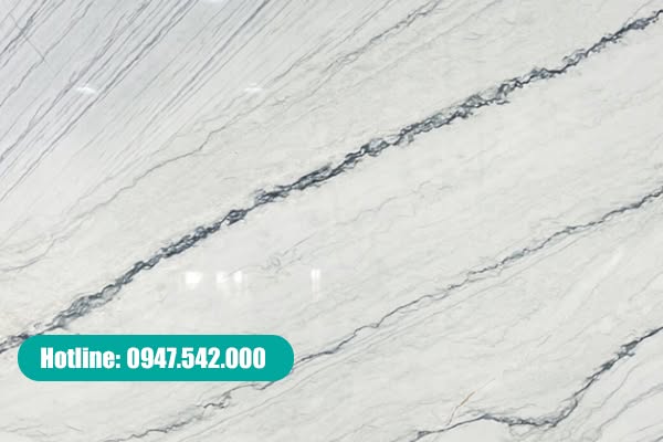 Đá Quartz tự nhiên với cấu trúc tinh thể và màu sắc đặc trưng