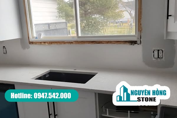 Đá Quartz Làm Bàn Bếp: 15 Mẫu Đẹp, Sang Trọng, Hiện Đại & Báo Giá