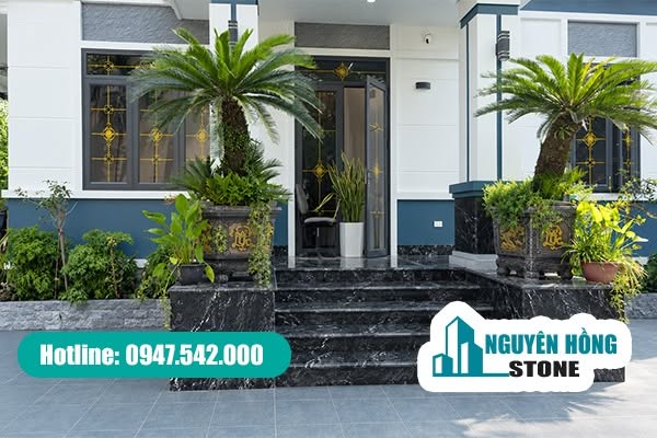 Đá nung kết đen vân trắng ốp bậc thang mặt tiền và trụ cột