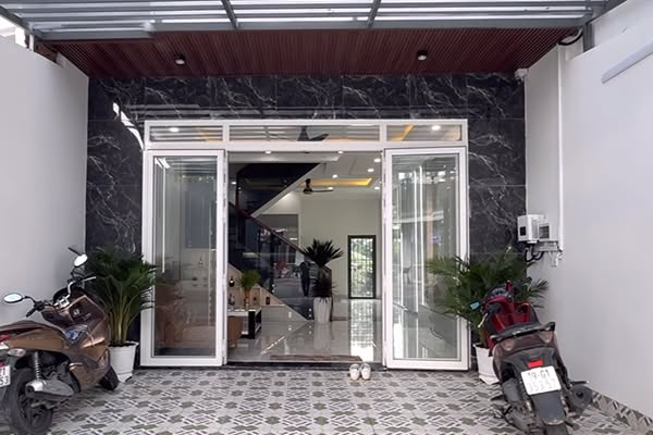 Mẫu đá granite đen ốp mặt tiền sang trọng, hiện đại
