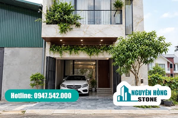 Mẫu đá Marble trắng vân vàng tạo điểm nhấn cho mặt tiền